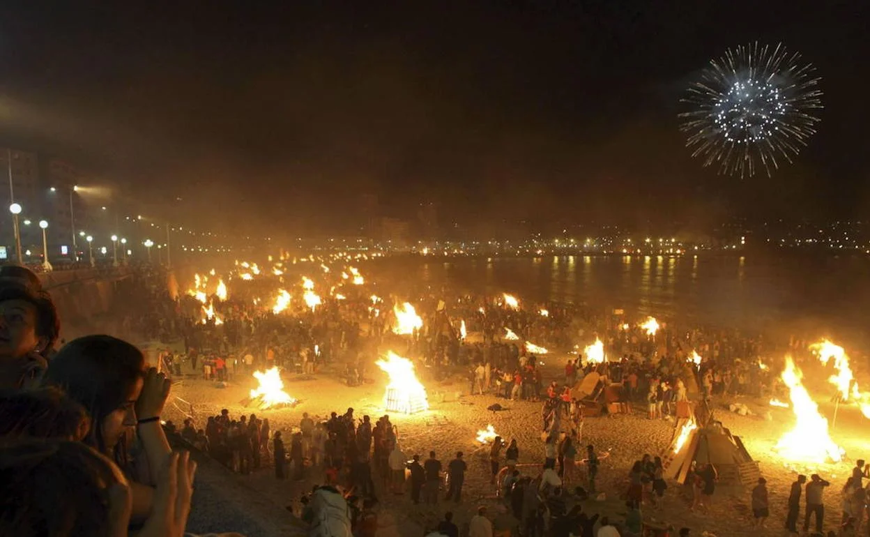 Celebrated in June, this festival welcomes the summer. People light bonfires on beaches, enjoy music, and make wishes for good luck.